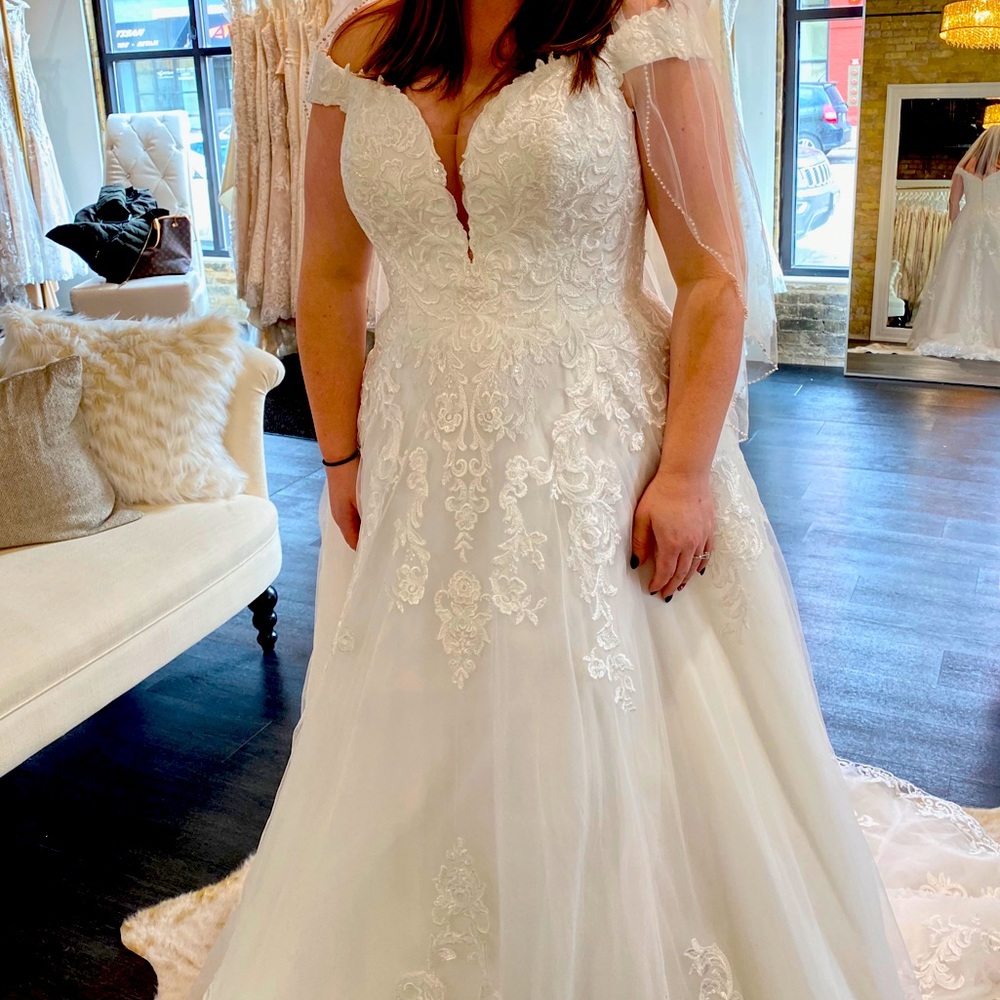 Brand new wedding dress